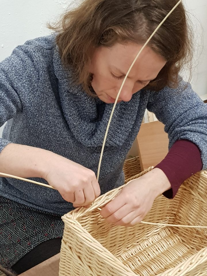 Finitions d'une toilette marseillaise, Marion DAVID (atelier de vannerie Pépé les sauges), 2025