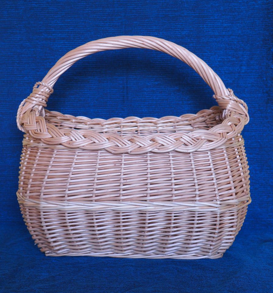 Panier vendéen en osier blanc, bordure nattée
