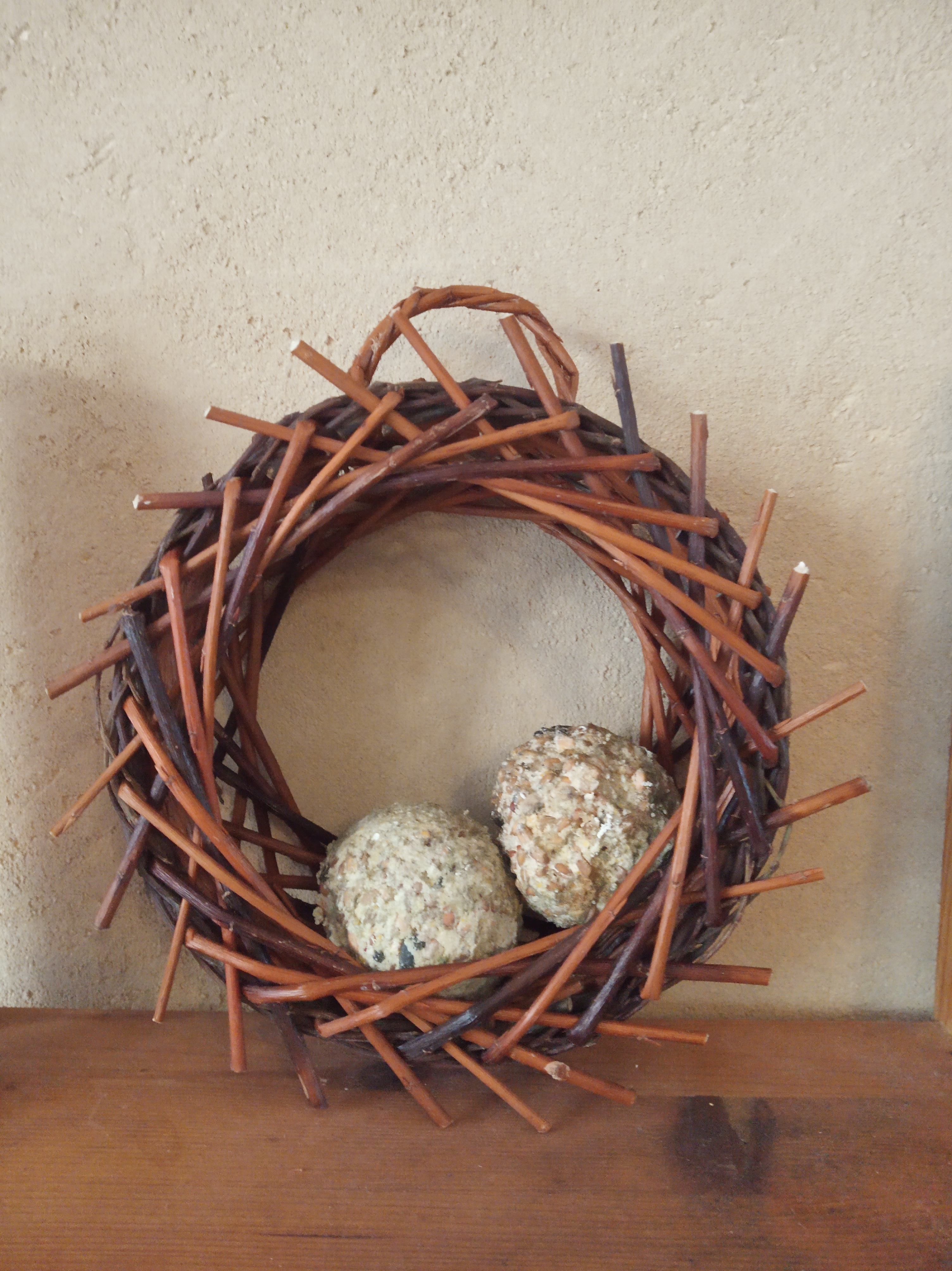 Mangeoire pour les oiseaux en forme de roue avec boules de graisse