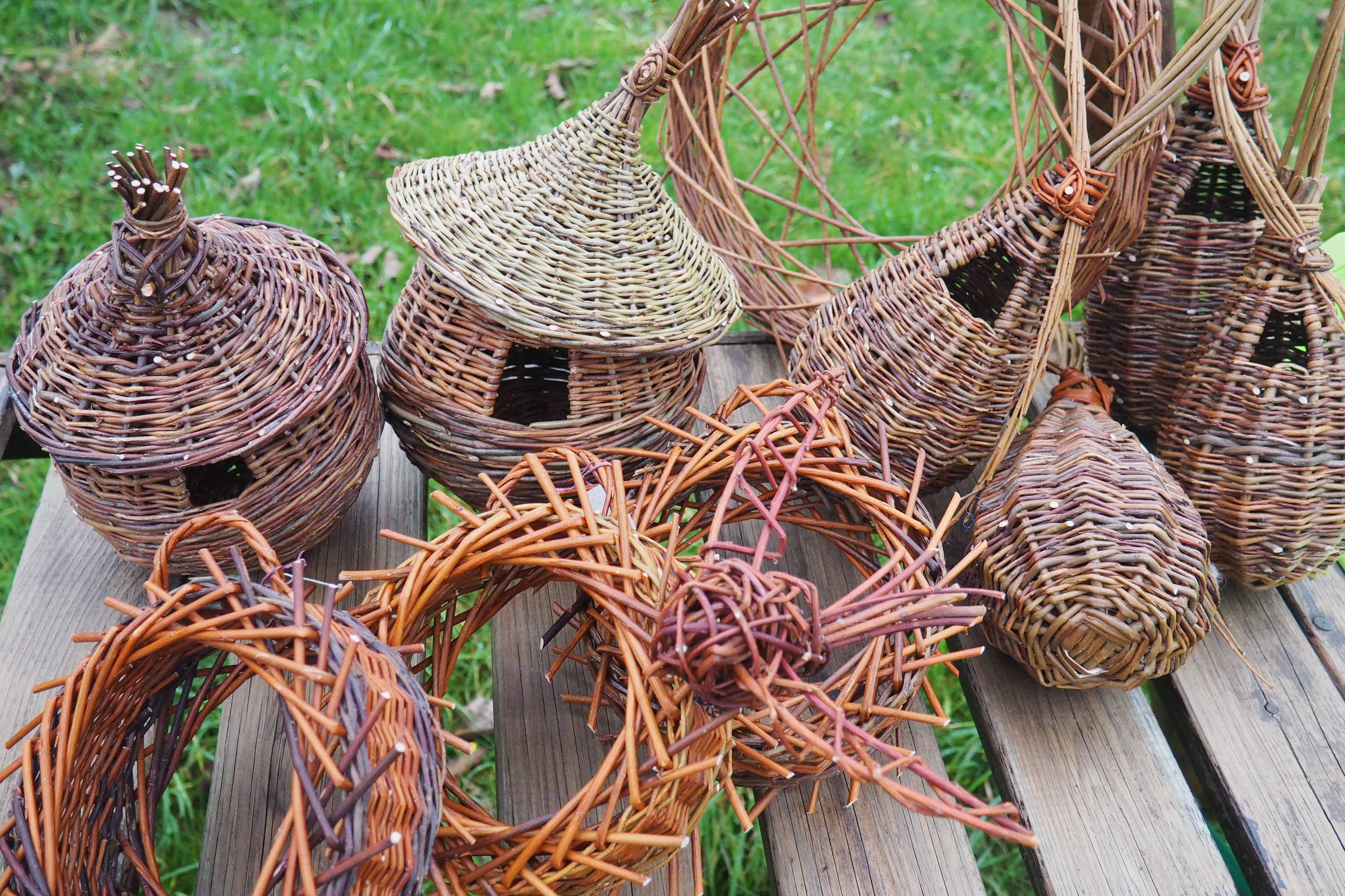 Vanneries pour les oiseaux: nichoirs, mangeoires